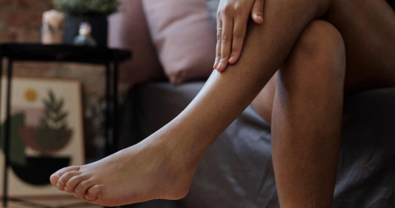 Laser-Haarentfernung bei dunkler Haut: Alles, was man wissen muss