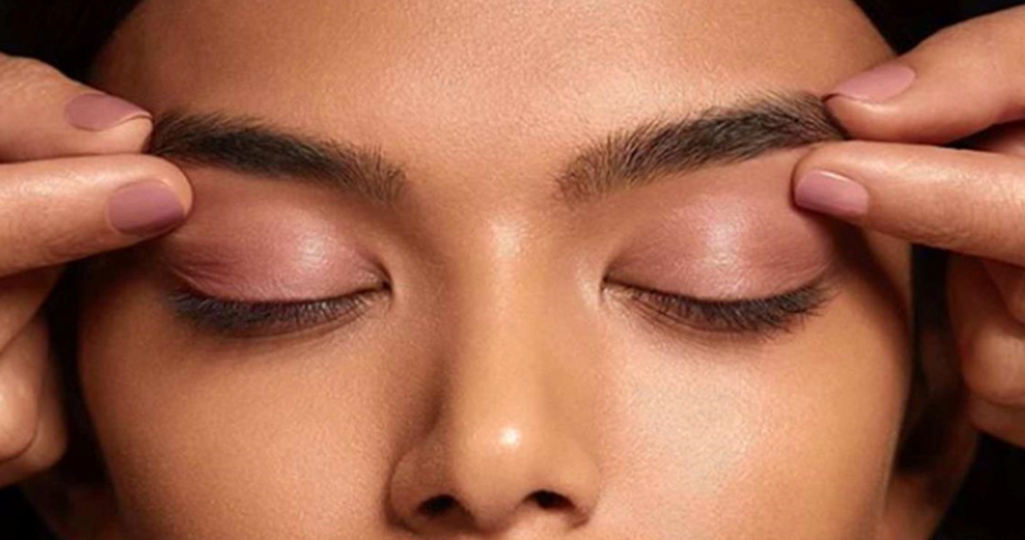 Alles, was du über Laser-Haarentfernung an den Augenbrauen wissen musst