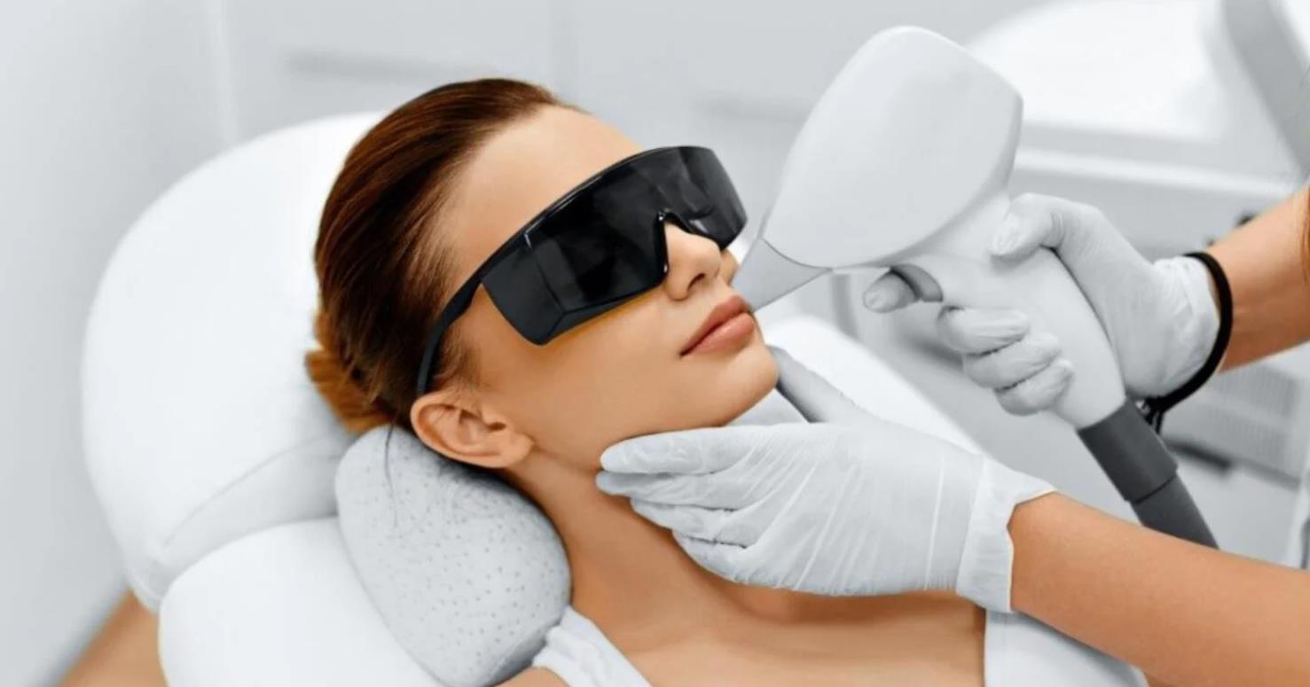 Verbrennungen bei der Laser-Haarentfernung: Ursachen, Prävention und Behandlung