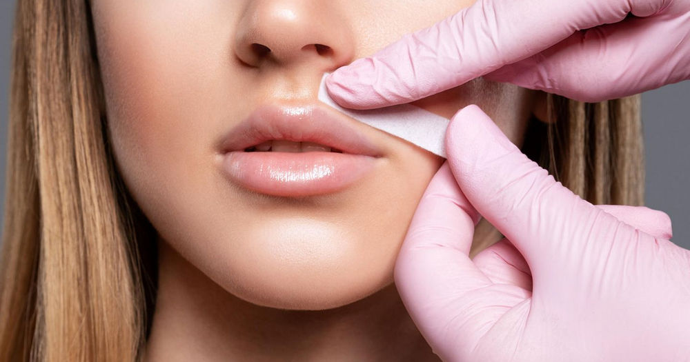 9 Nebenwirkungen beim Gesichtswaxing, die du kennen solltest