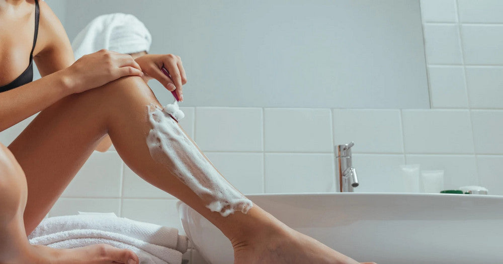 Wie trimmt man Beinhaare für Männer und Frauen zu Hause?