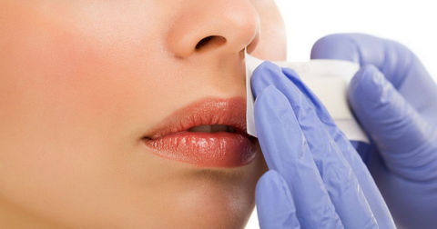 Waxing von Gesichtshaaren