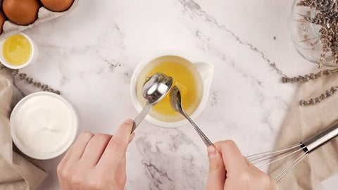 Maske aus Zitronensaft und Honig